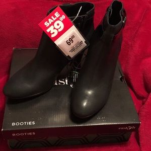 NWT Ladies Black Booties